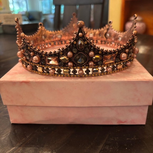 Yanstar Crown - Picture 1 of 2
